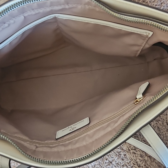 Floral Tote Bag with White and Multicolor Design - Picture 4 of 6